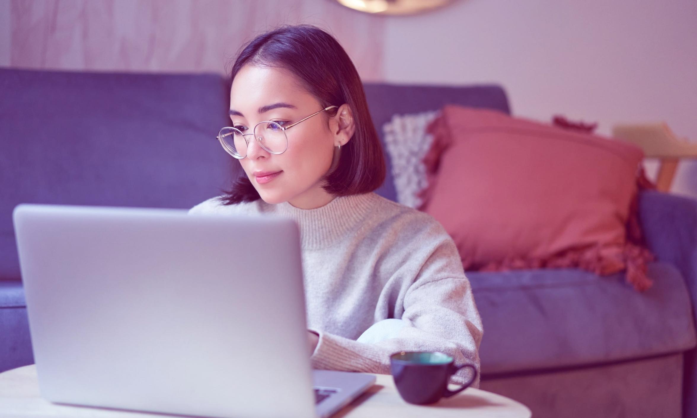 Espace de travail collaboratif avec équipement moderne